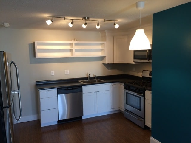 Building Photo - 22 7th Ave