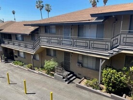 Building Photo - 853-857 Glenway Dr