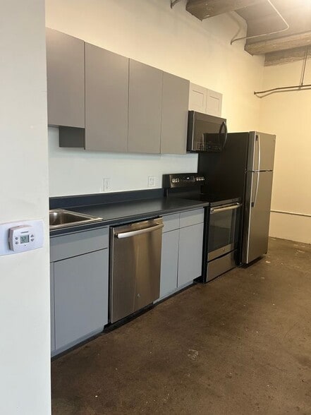 Building Photo - 2404 Wilshire Blvd