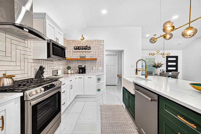 Building Photo - 5121 Locust St