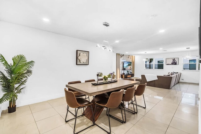 Building Photo - 18735 NE 18th Ave