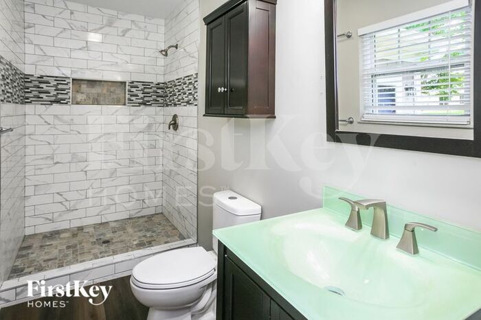 Building Photo - 6050 Northland Rd