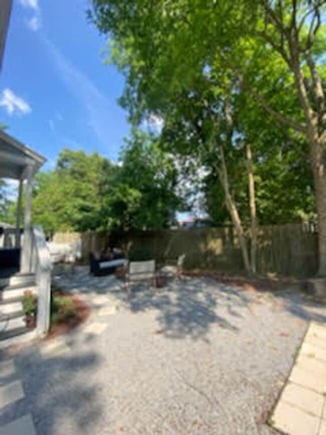 Building Photo - Beautiful historic 3BR/1.5BA Home in Downt...