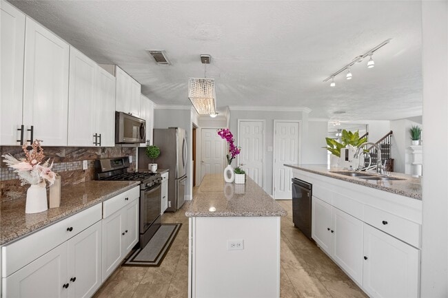 Building Photo - 14942 Gray Ridge Dr