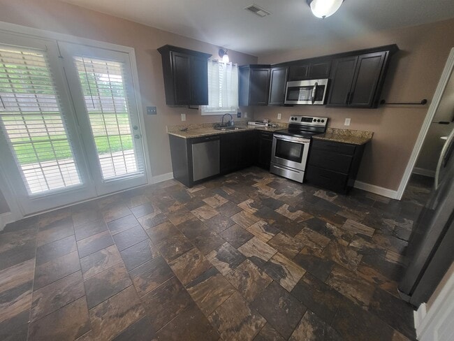 Building Photo - 703 Jim Brown Dr