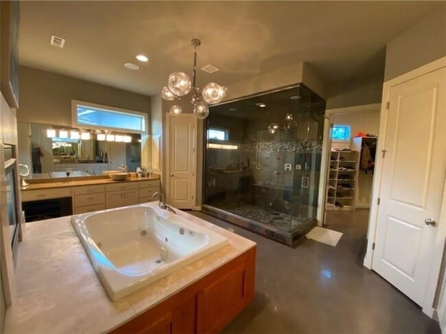 Building Photo - 17 W Augusta Ct