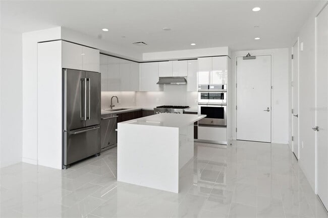 Building Photo - 400 Central Ave