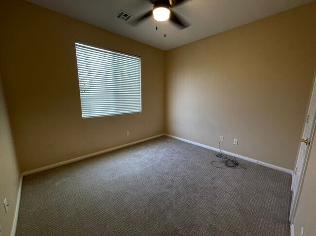 Building Photo - 2722 La Porte Ct