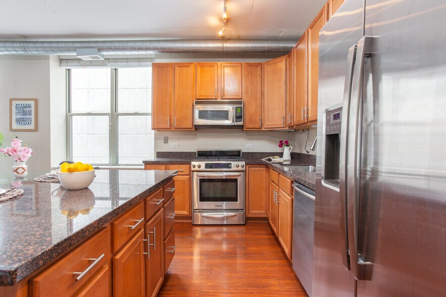 Building Photo - 1001 W Madison St