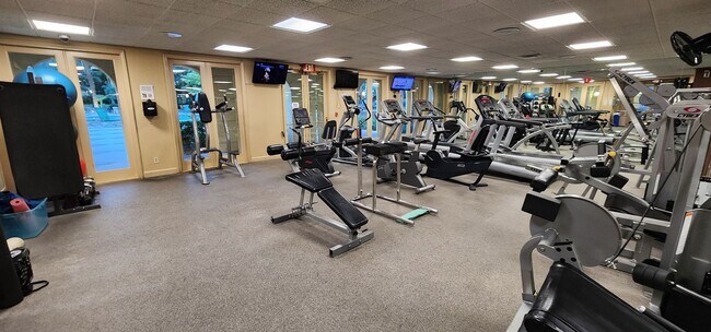 Building Photo - Fully furnished-full Sphere view