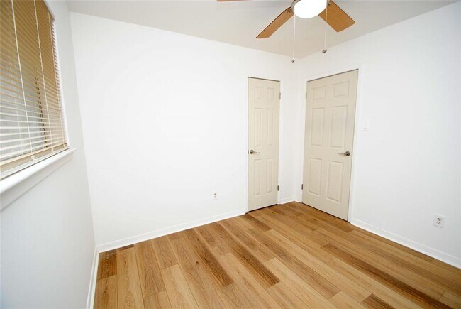 Building Photo - 2135 Bunzel St