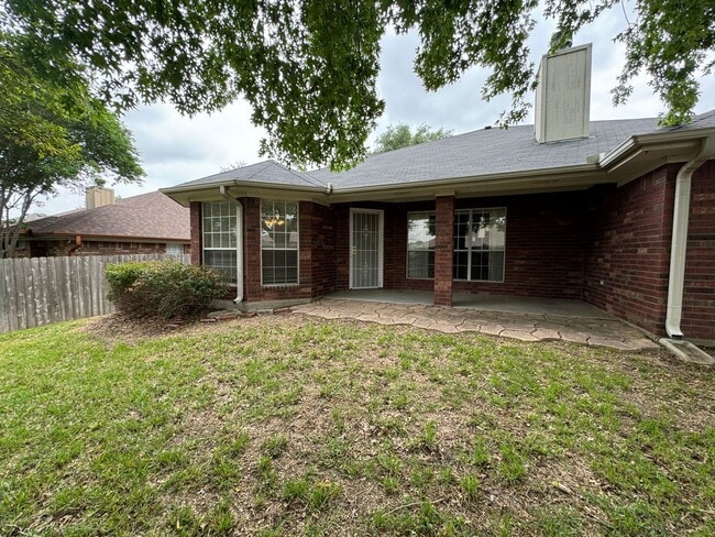 Building Photo - 4201 Lost Oak Dr