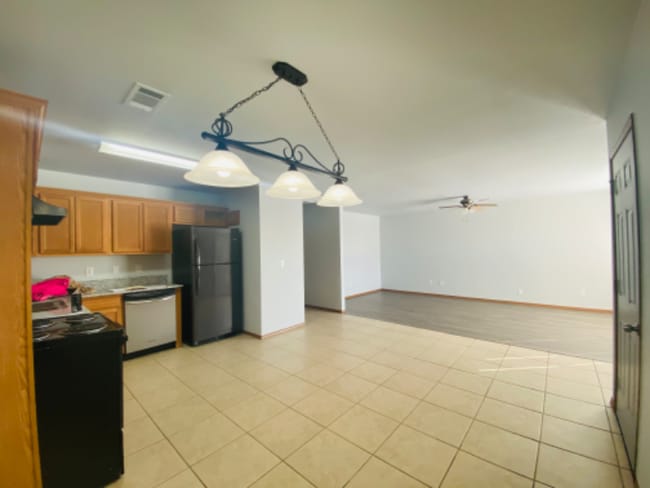 Primary Photo - 407 E Marietta Ct