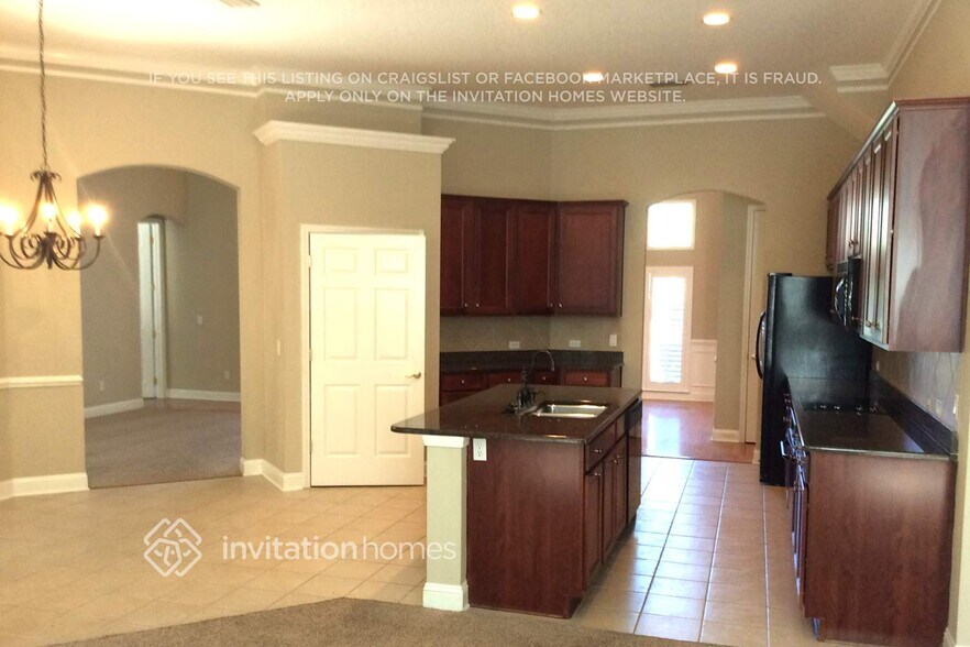 Building Photo - 2394 W Clovelly Ln