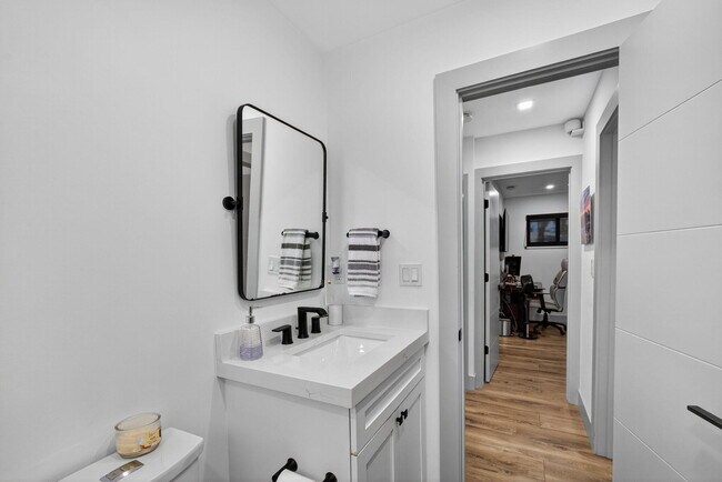 Building Photo - 12 Leeward Cir