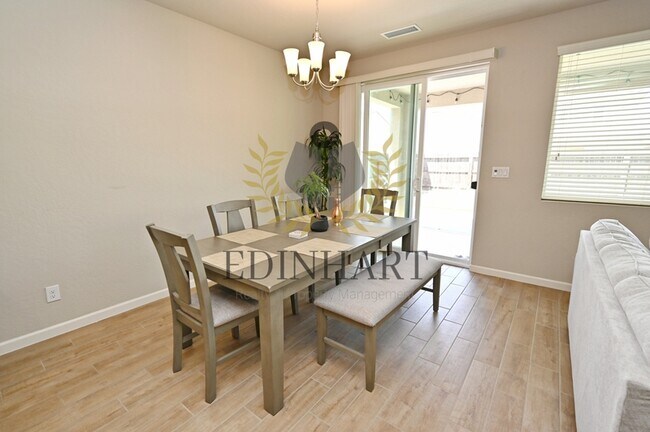 Building Photo - 502 Traverse Dr S