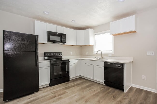 Building Photo - 241 Southard Dr