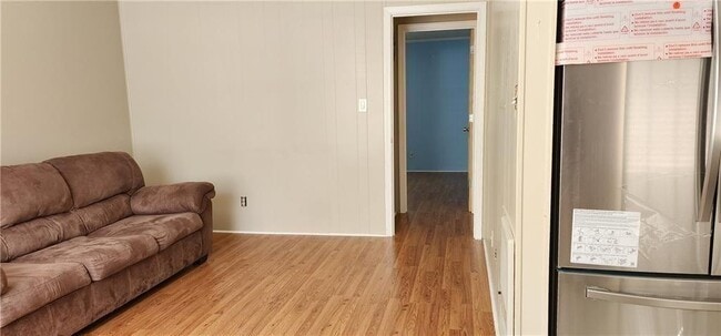 Building Photo - 205 Glenview Terrace