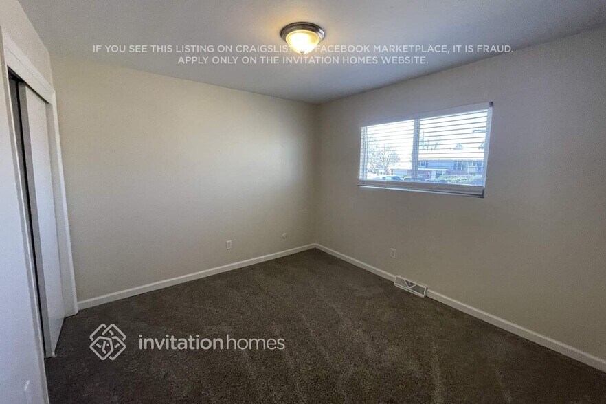 Building Photo - 432 S Victor Way