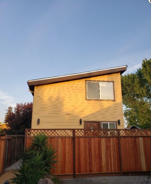 Building Photo - 958 10th Ave