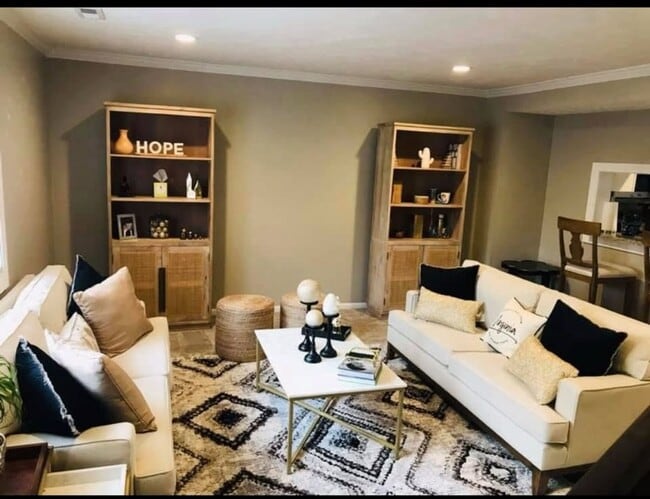 Building Photo - Charming 3-Bedroom Townhome in Hampton, VA ?