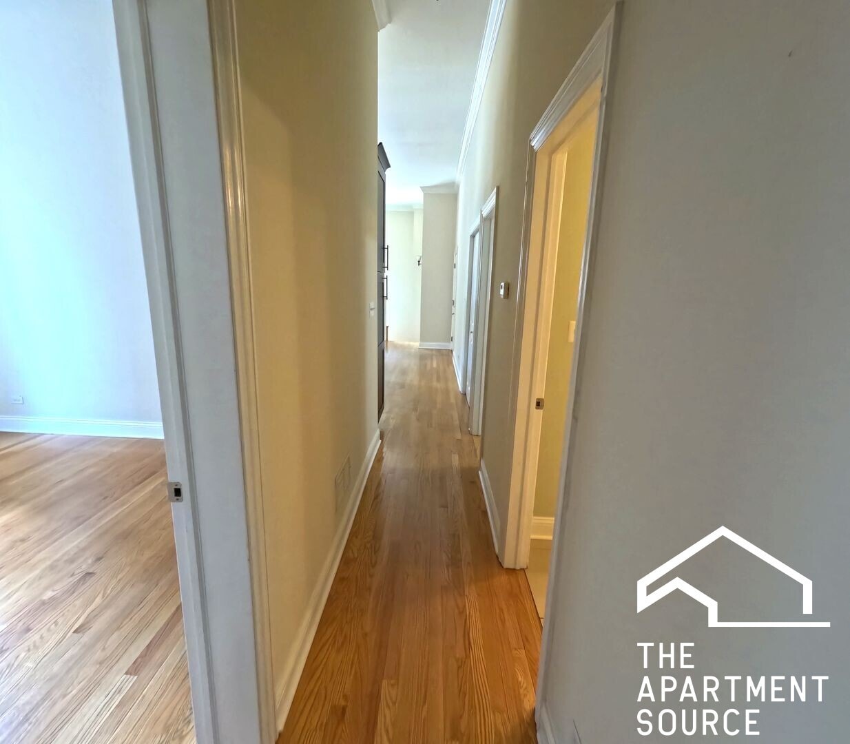 Building Photo - 851 N La Salle Dr