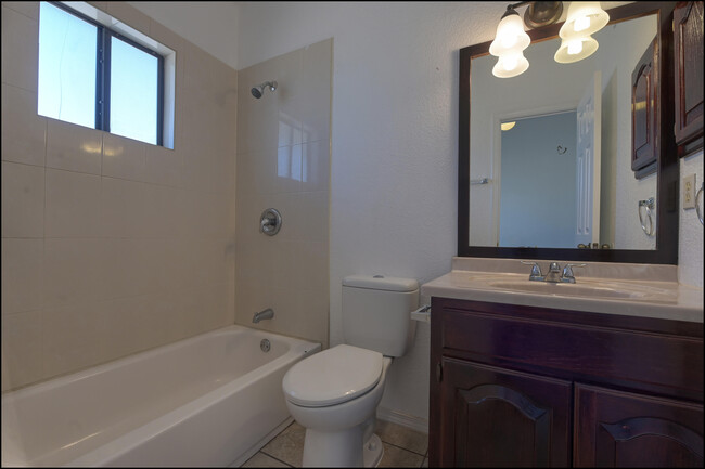 Building Photo - 695 Bluff Canyon Cir