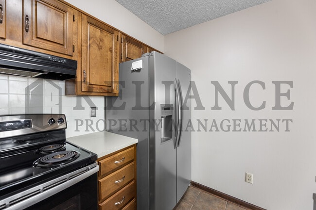 Building Photo - 1111 E Redwood Rd