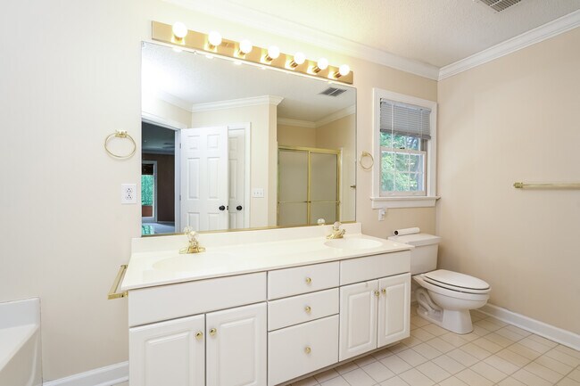 Building Photo - 213 Worthland Ct