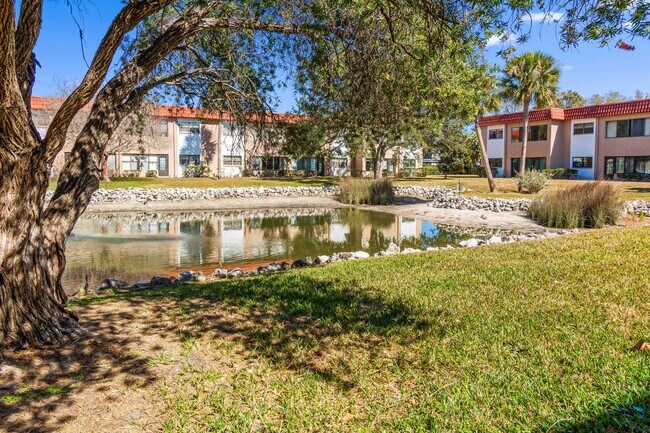 Building Photo - 1750 Belleair Forest Dr