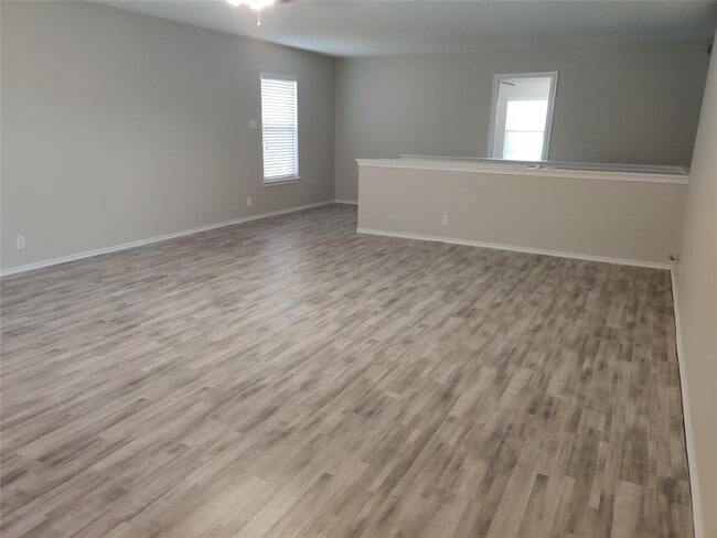 Building Photo - 909 Lodosa Dr