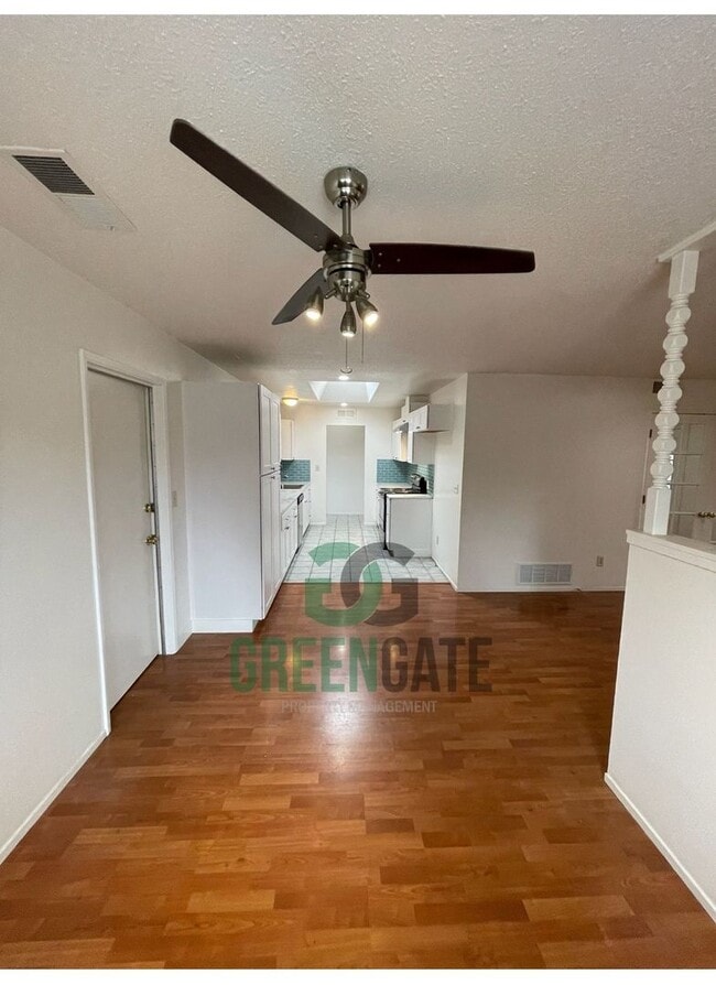 Building Photo - Spacious 4Bedroom 2Bath AVAILABLE NOW in Modesto!!