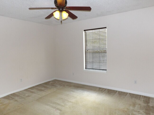 Building Photo - 4 Bedroom 2 Bath 2 Car Garage 2334 Sq Ft C...