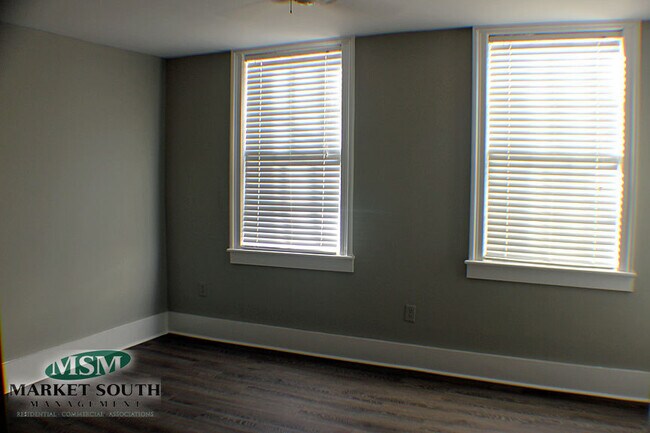 Building Photo - WALK TO FORSYTH!