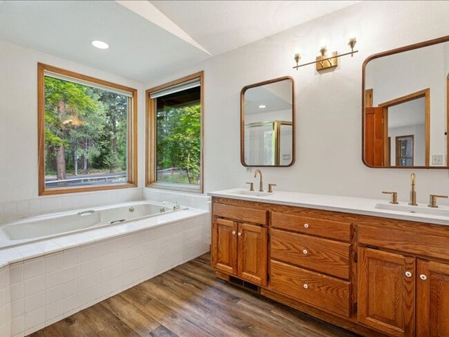 Building Photo - Stunning Custom Home 4 Bedroom in the Gate...