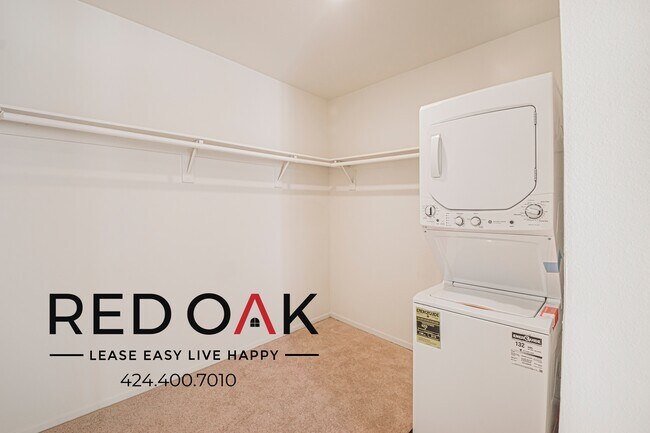 Building Photo - 4651 Cahuenga Blvd