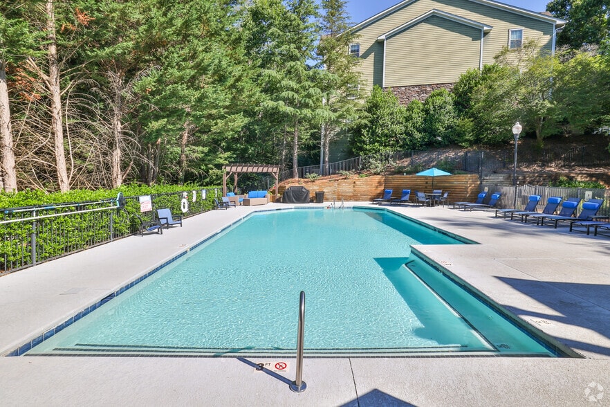 Primary Photo - Eastwood Village Apartment Homes