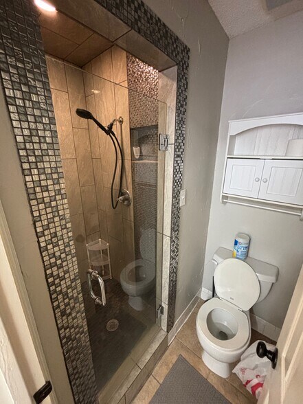 Master Bath - 8612 S 31st Ter