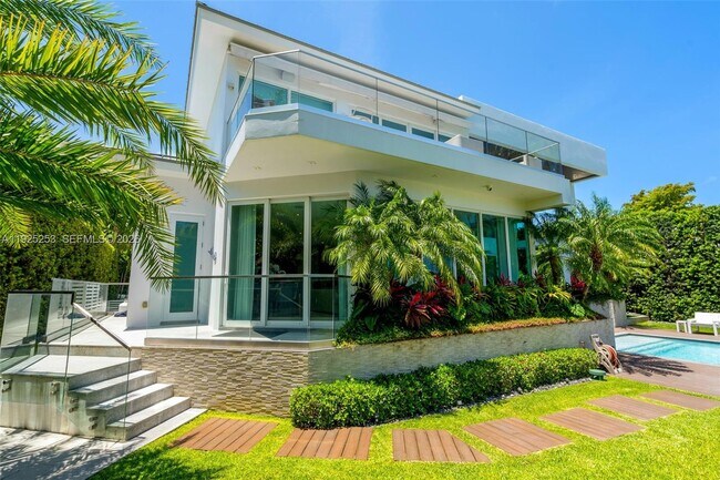 Building Photo - 420 Island Dr