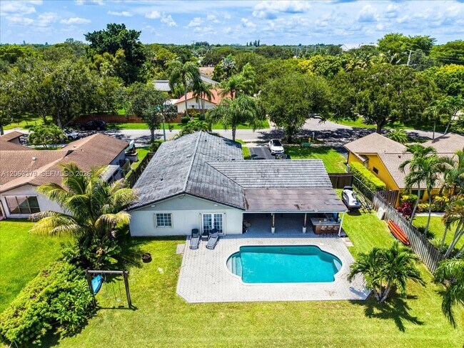 Building Photo - 4201 W Sailboat Dr