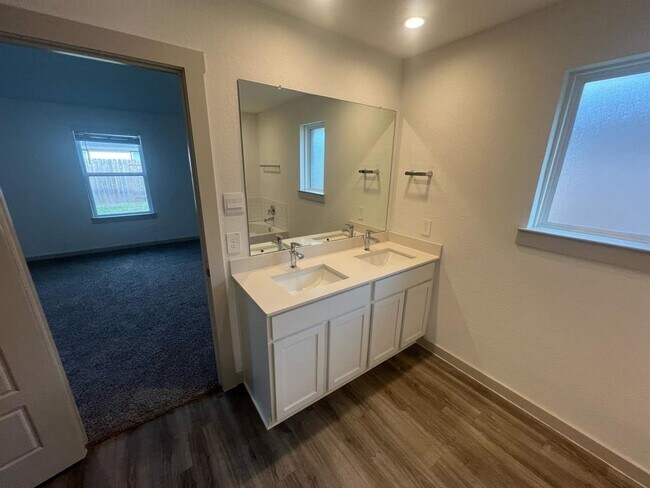 Building Photo - 7915 Murciana Dr