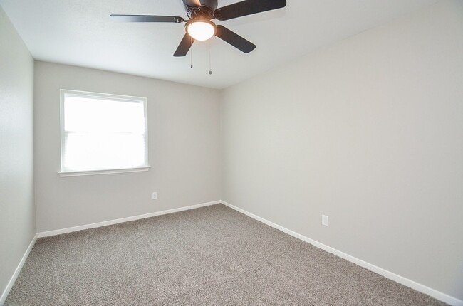 Building Photo - 12510 Seaswept Dr