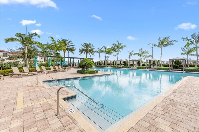 Building Photo - 10653 W 32nd Ln