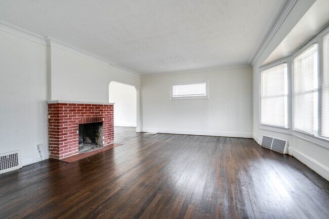 Building Photo - Charming University Heights Single Family ...