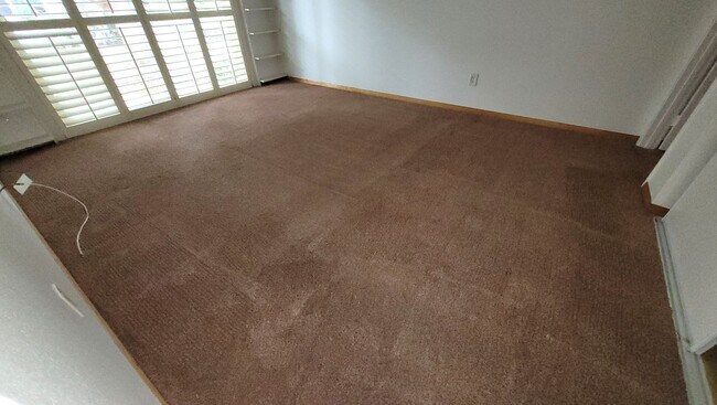 Building Photo - Friars Village - close to USD and Fashion Valley