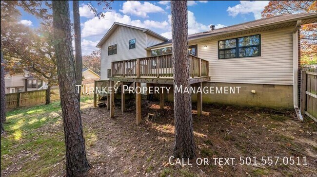 Building Photo - 2 Forest Maple Ct