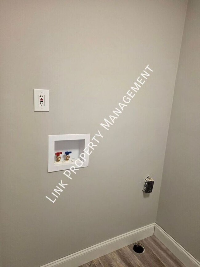 Building Photo - 6108 Ramsey Rd