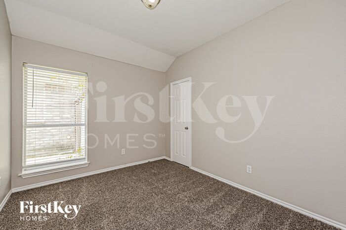 Building Photo - 5621 Wellston Dr