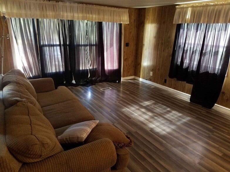 Building Photo - 400 E 800 N