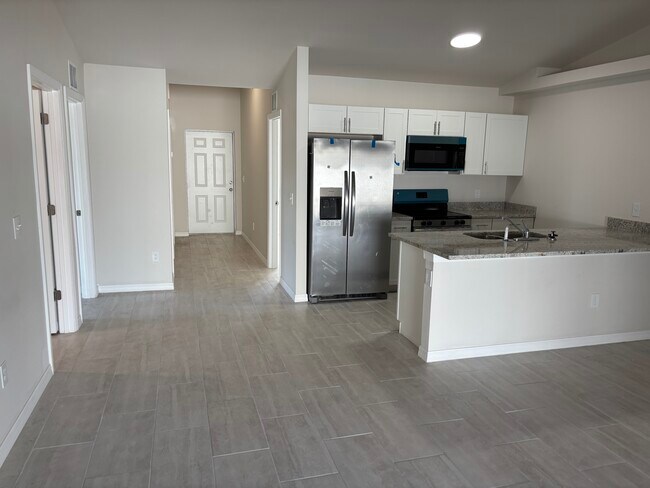 Building Photo - 1045 SE 11th Terrace